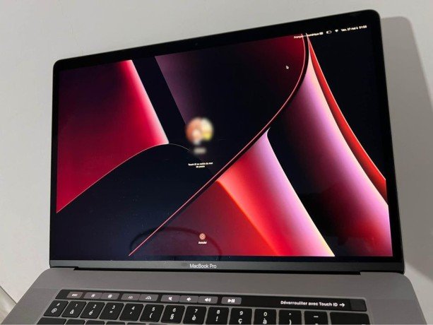 macbook-pro-2018-touch-bar-big-0
