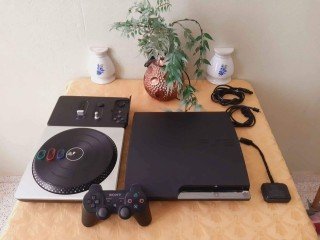 PS3, PlayStation 3 ba9i jdid, Flasché avec 17 jeux PES22, GT5