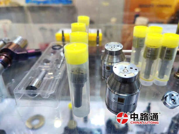 common-rail-fuel-injector-nozzle-dlla150p2196-big-0