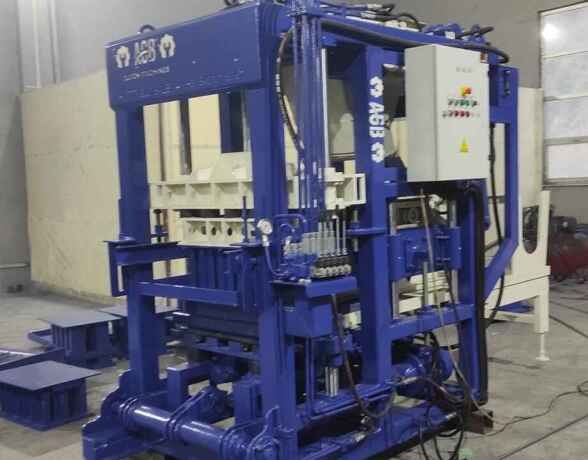 agb-31-machine-fabrication-de-briques-paves-et-parpaings-big-2
