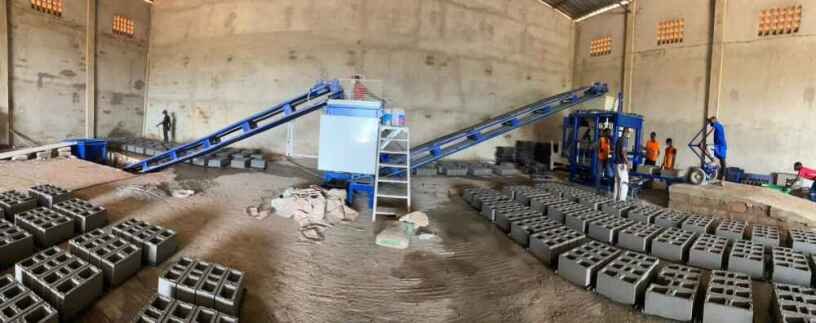 agb-31-machine-fabrication-de-briques-paves-et-parpaings-big-1