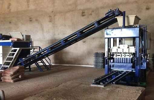 agb-31-machine-fabrication-de-briques-paves-et-parpaings-big-0